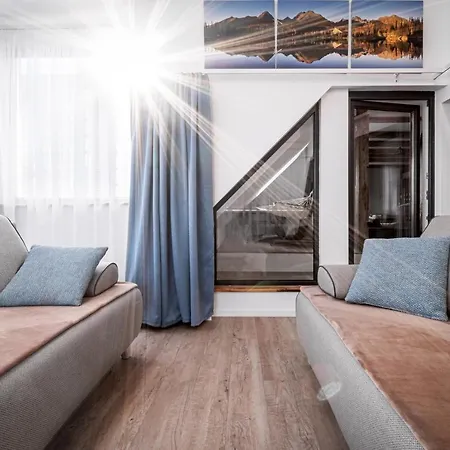 Luxurious In The Heart Of פופראד
